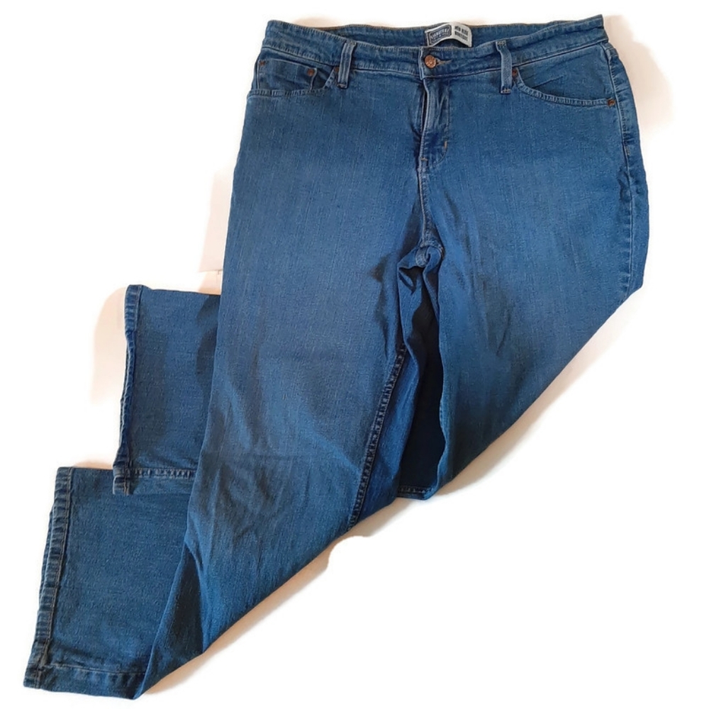 Levi's Signature Mid Rise Bootcut denim jeans. High waist. Size 14